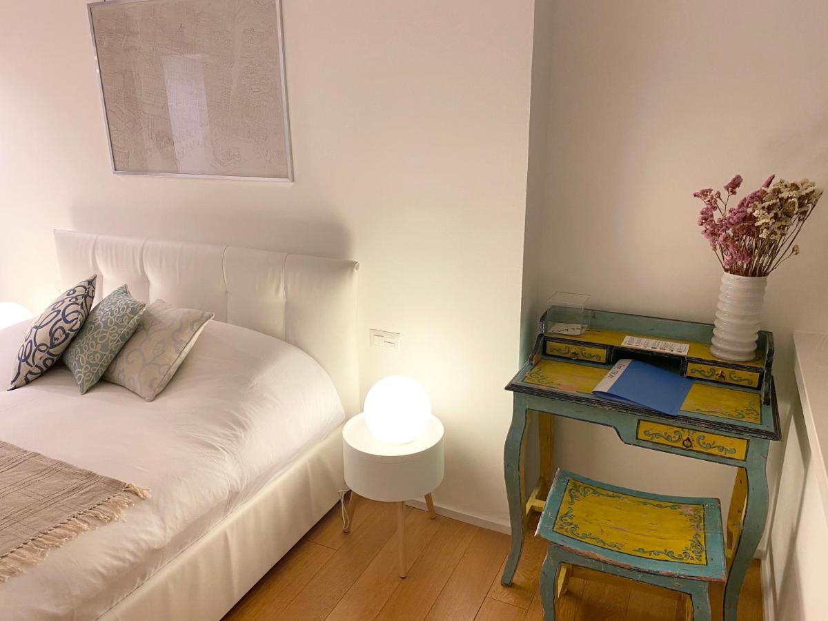 Repubblica One Room Apartment, Milan